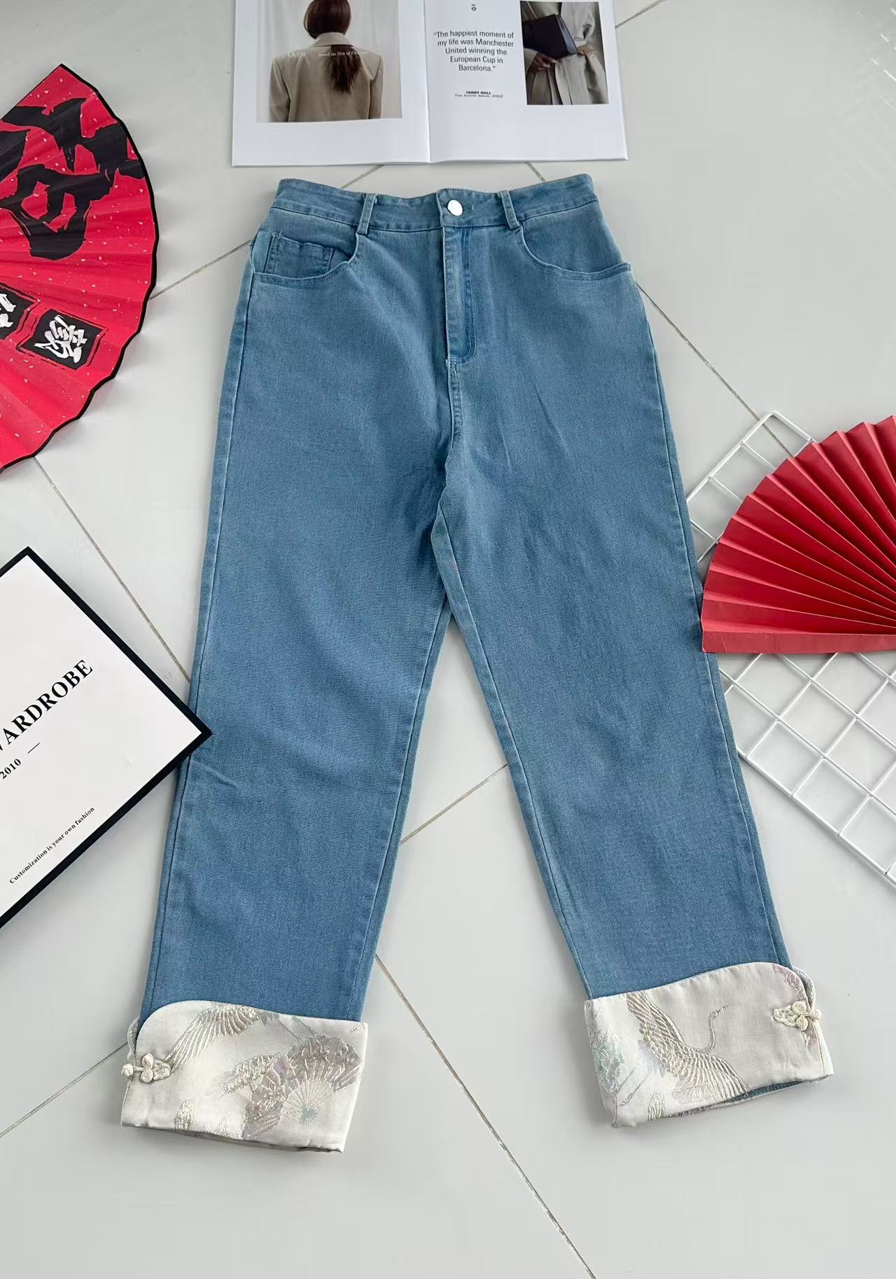 【L6205 / 38558】高品质COTTON JEANS卷边新中式刺绣拼接牛仔直筒长裤，有口袋 ❤️❤️