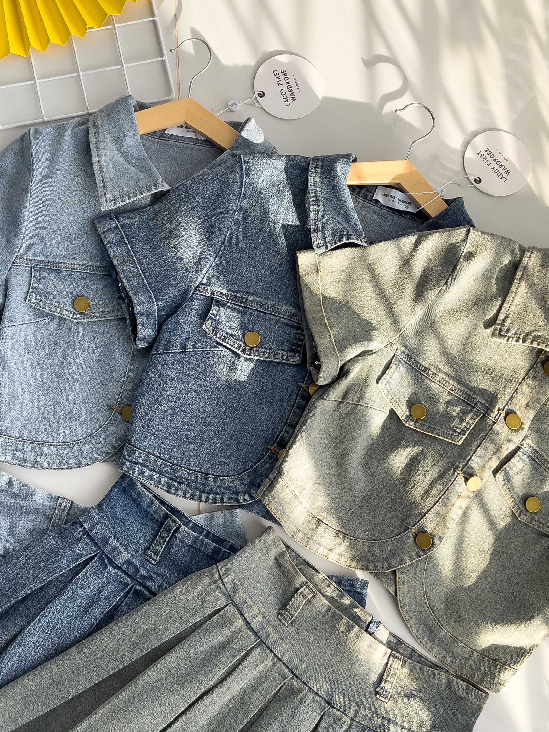 【SS3459】【LFW独家小圆饼】高品质两件式韩式学院风减龄款COTTON JEANS牛仔弹力时尚套装 翻领短袖牛仔上衣/小外套➕减龄牛仔百褶高腰百搭裙子，内层有里布短裤 ❤️❤️